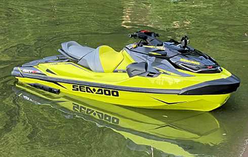 Gul vattenskoter Sea Doo RXT-X 300 stulen på Djurgården i Stockholm